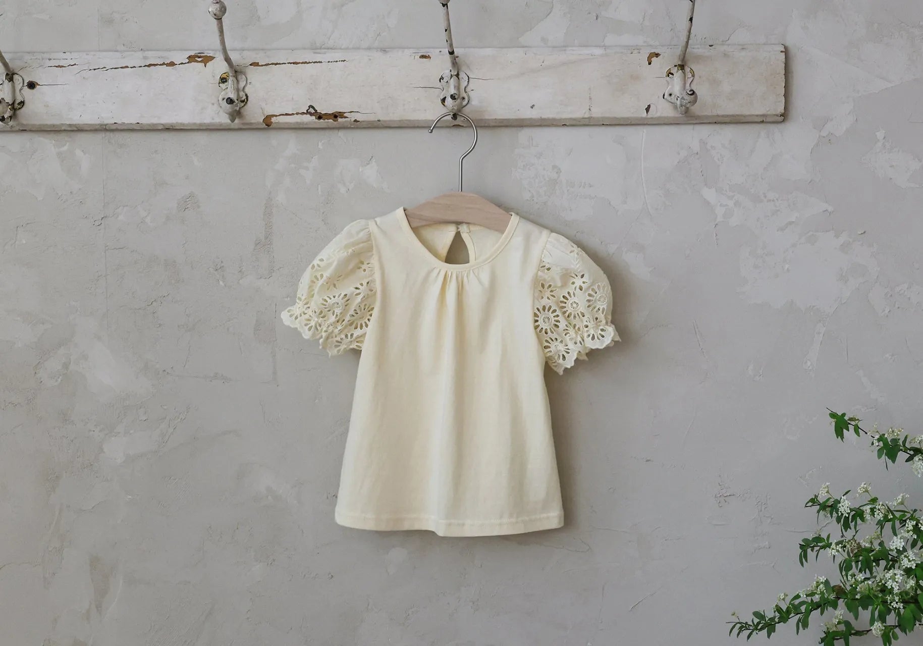 2026 flo Summer - 雕花蕾絲蓬袖短TEE 4色 (80-135cm)