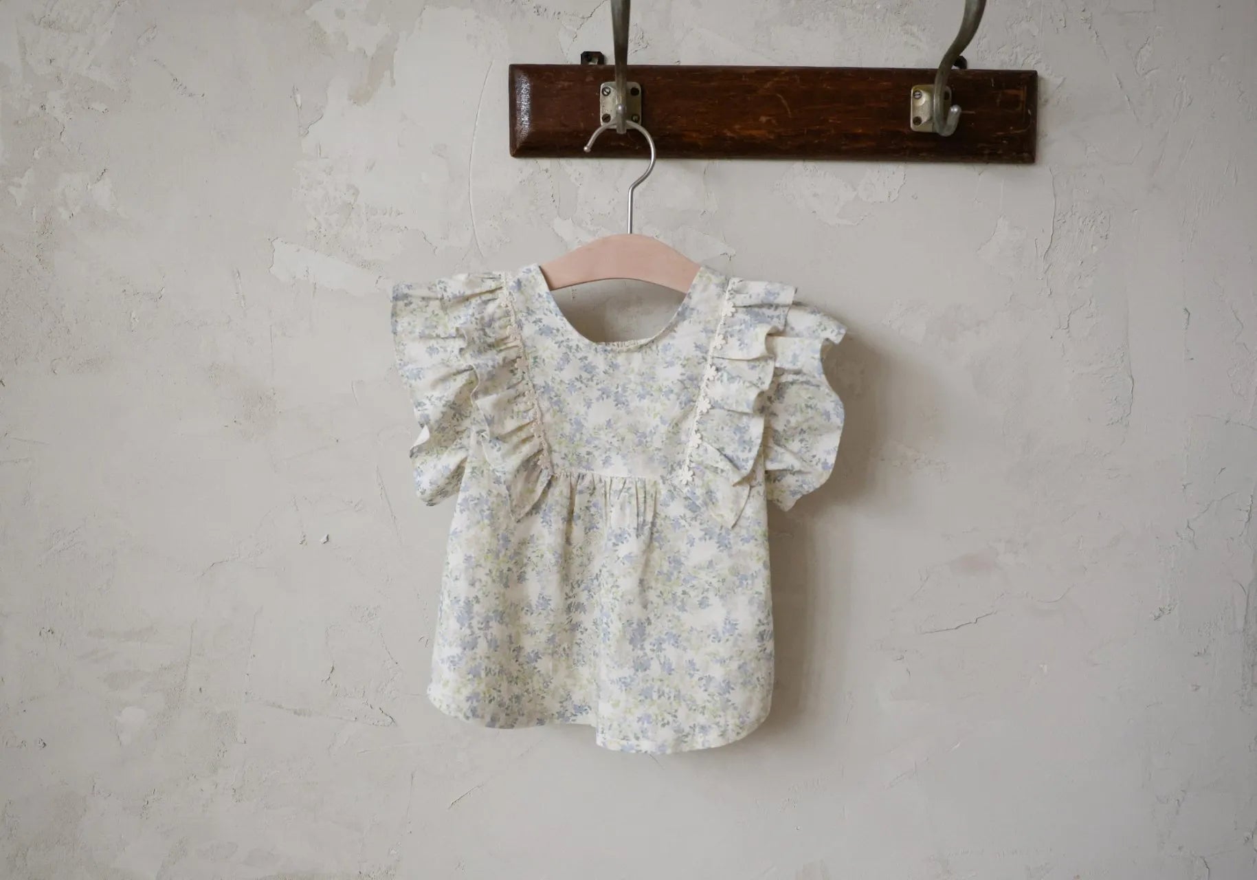 2026 flo Summer - Cyan花花蕾絲荷葉邊上衣 2色 (80-135cm)